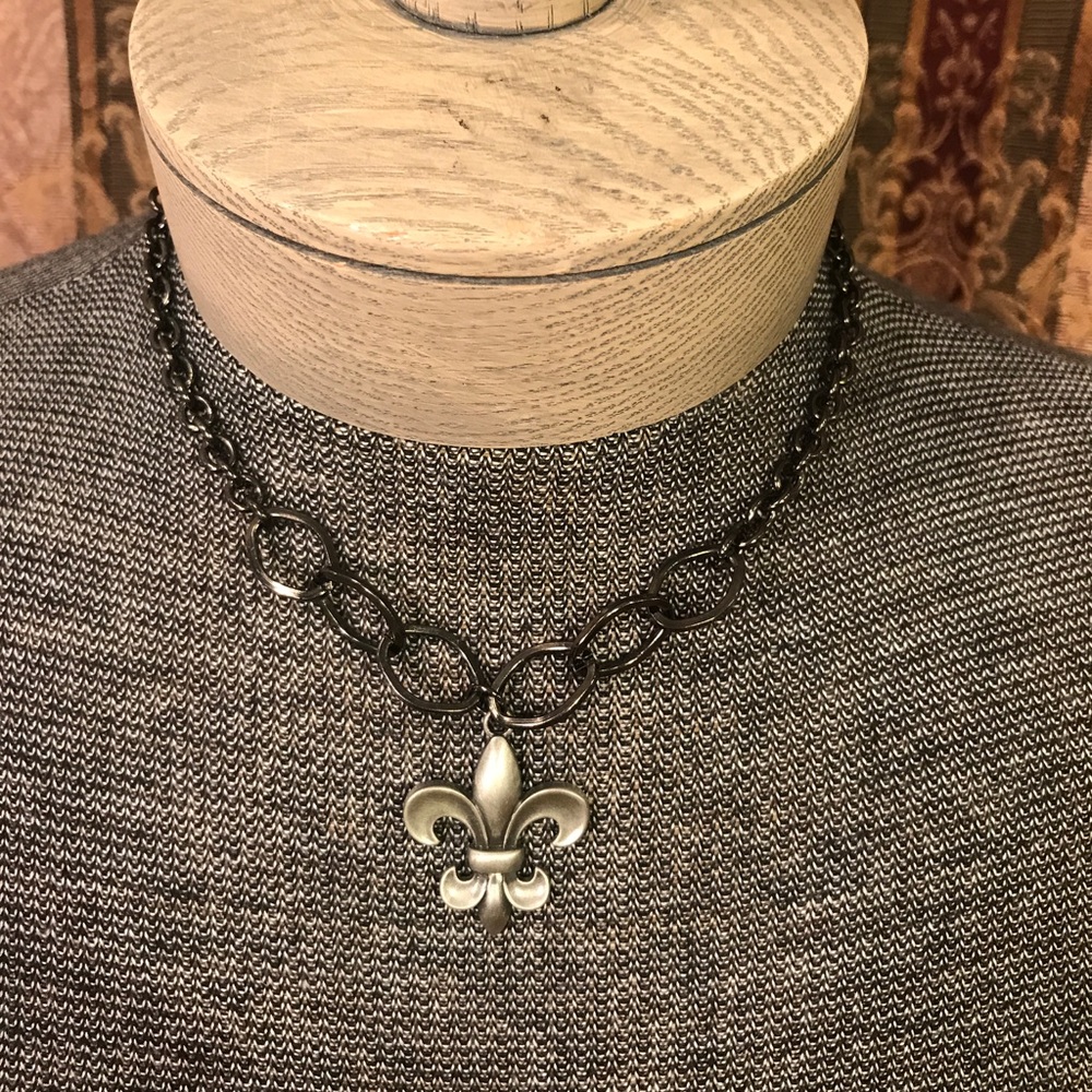 Rustic Fluer-de-lis necklace.
